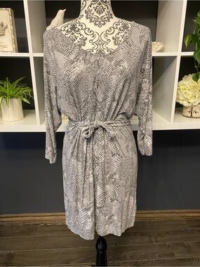 NWOT Banana Republic Long Sleeve Grey Snake-Print Dress with Waist Tie Size S